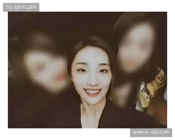 清理赛场的工作人员：喧嚣过后，他们的付出让一切恢复如初