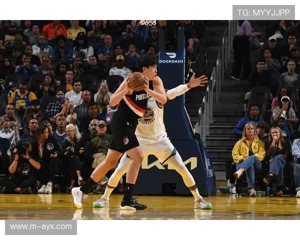 杨瀚森NBA生涯首次参与冲突拉架，冷静处理获赞